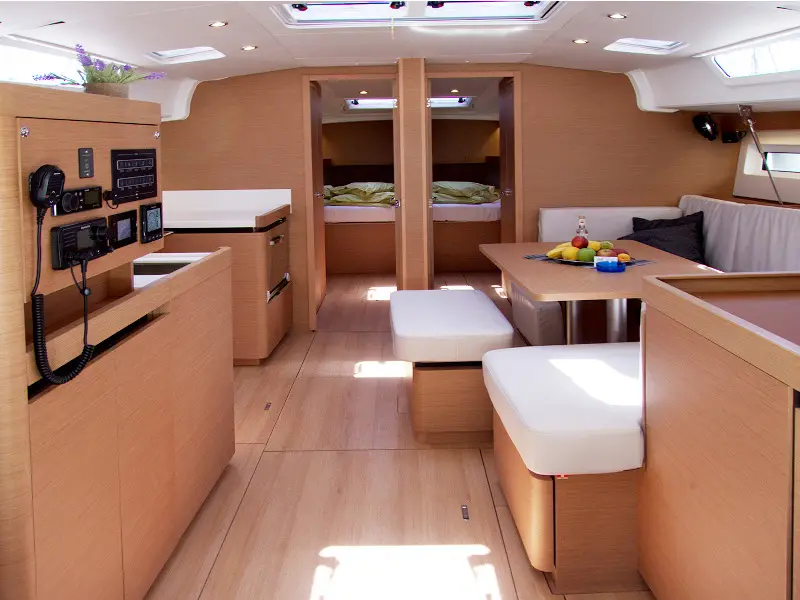 Menelaos, Interior image