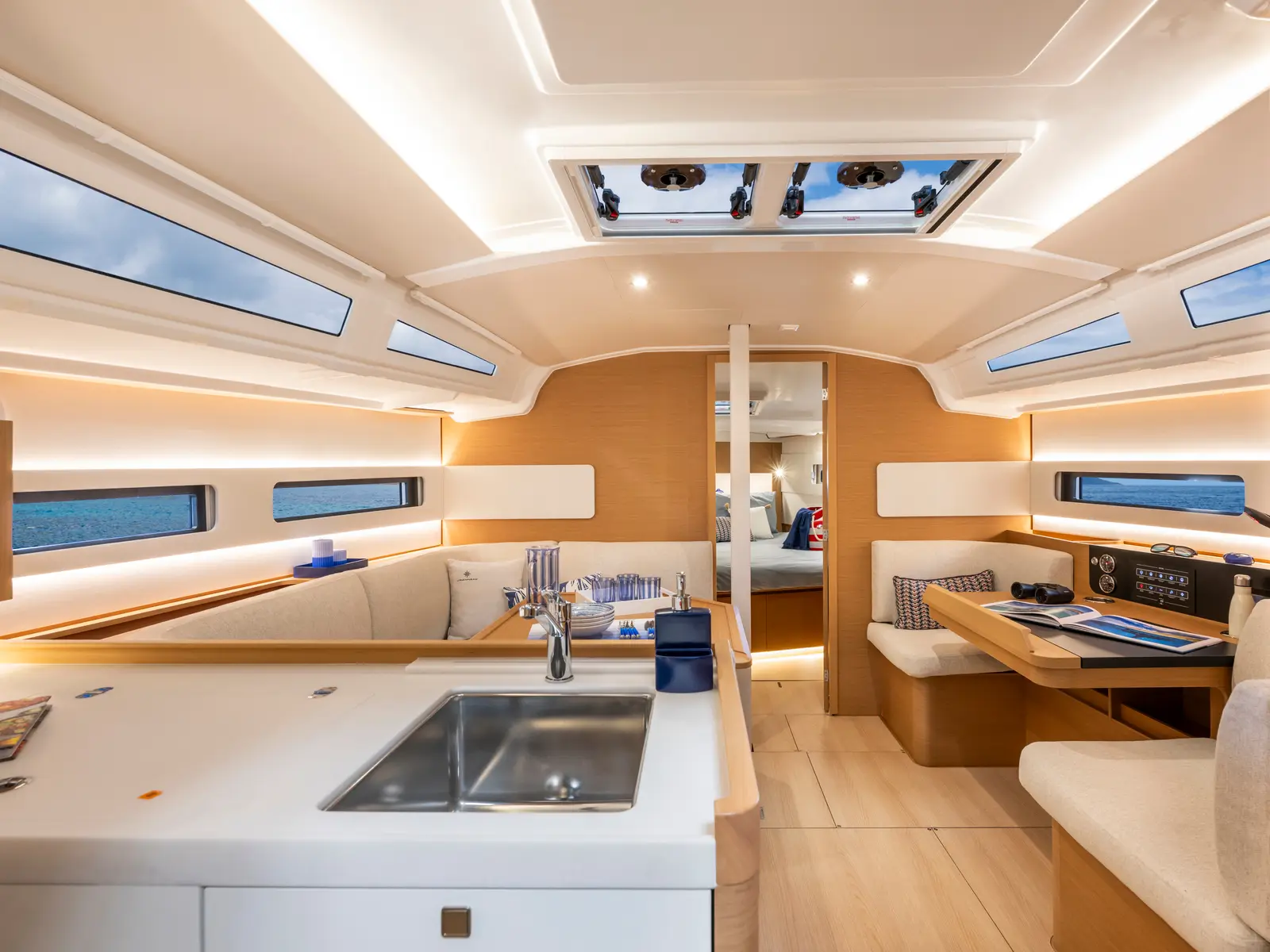 XTC 4 U, Interior image