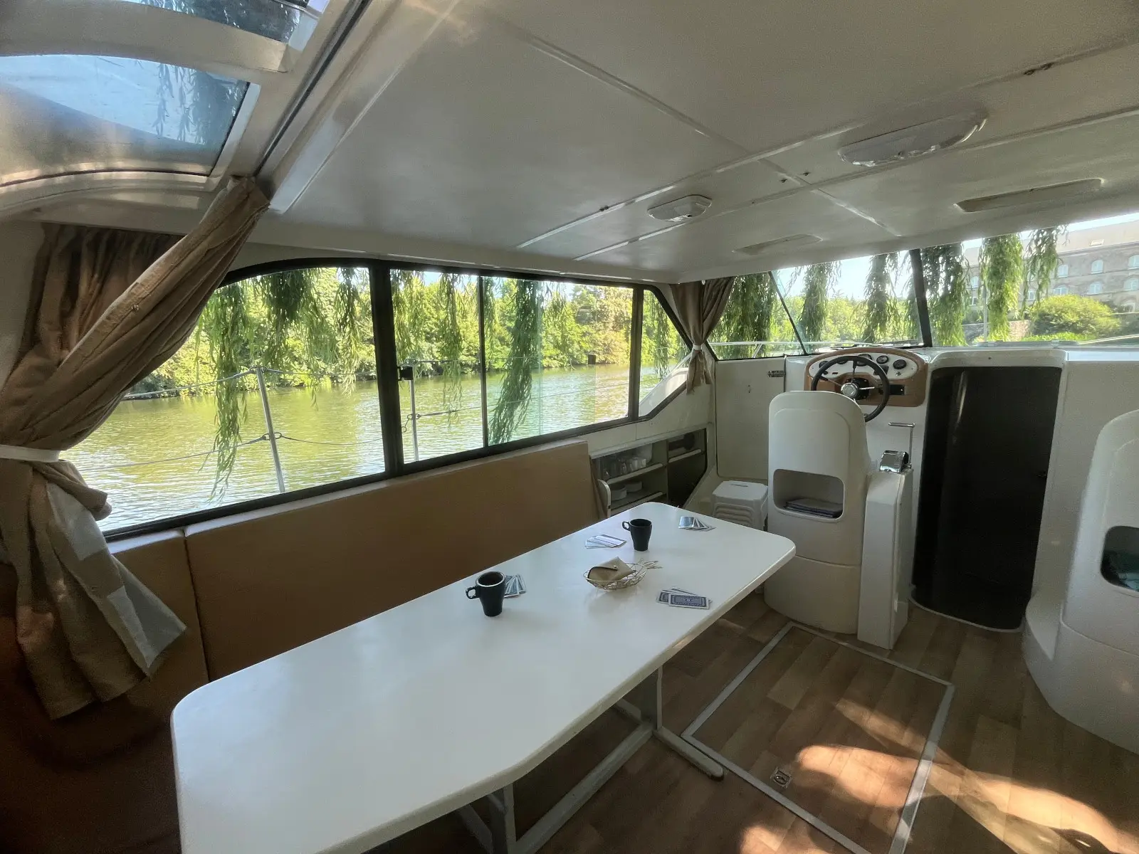 Adagio, Interior image
