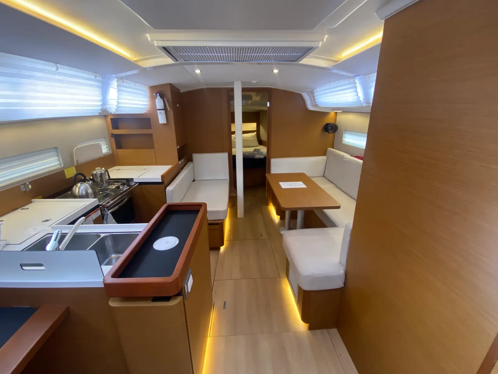 C's The Day, Interior image
