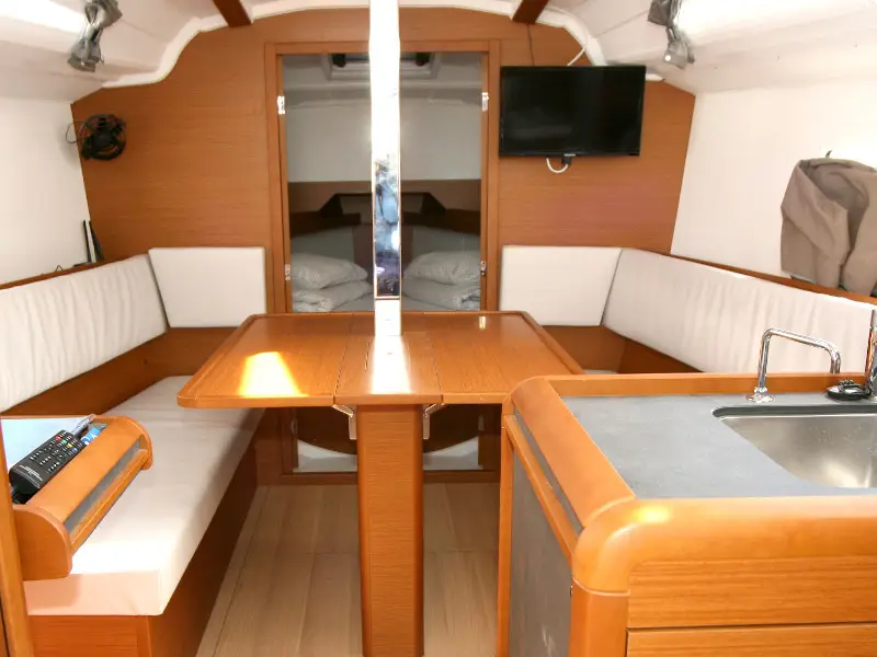 Antonija, Interior image