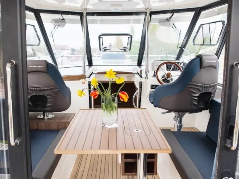 Nautika 1300 LUX, Interior image
