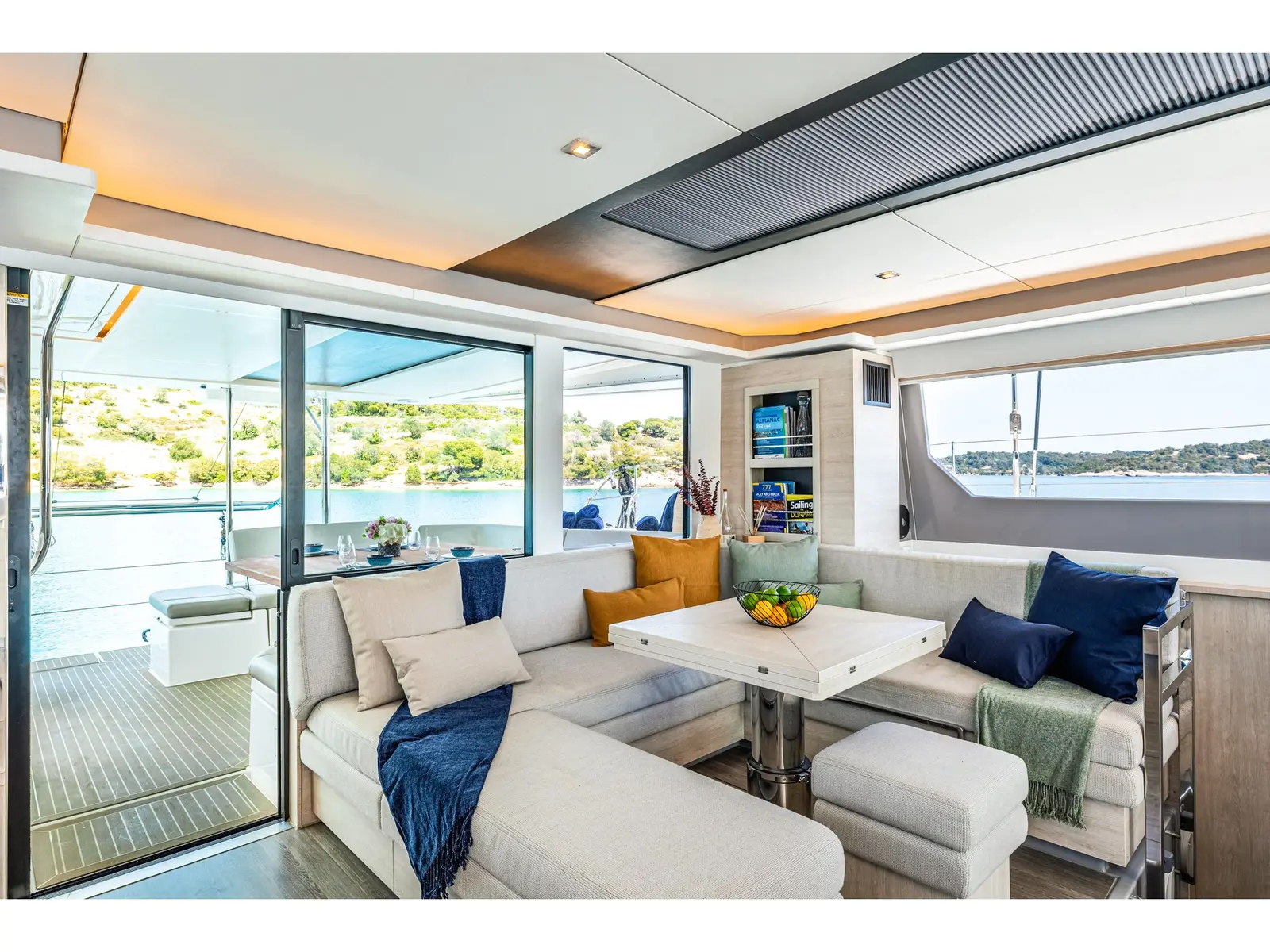 WINDSEA, Interior image