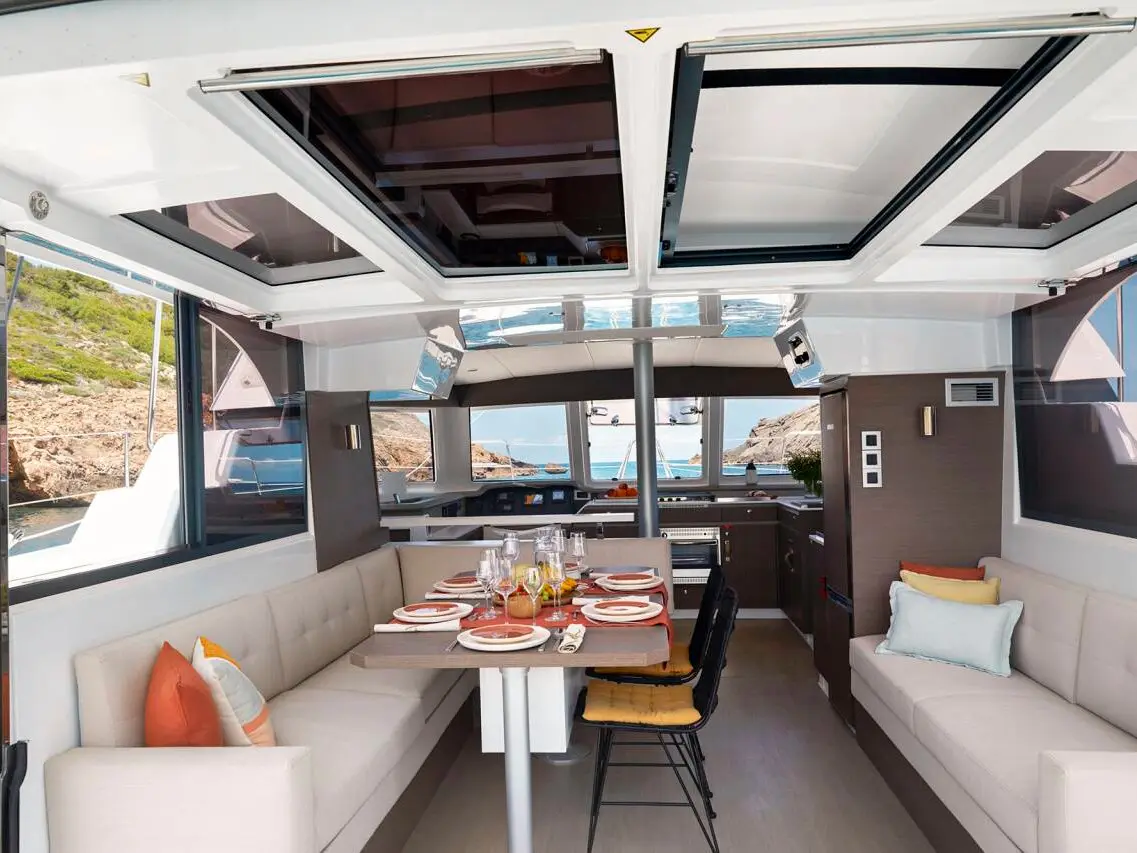 Tropicat, Interior image