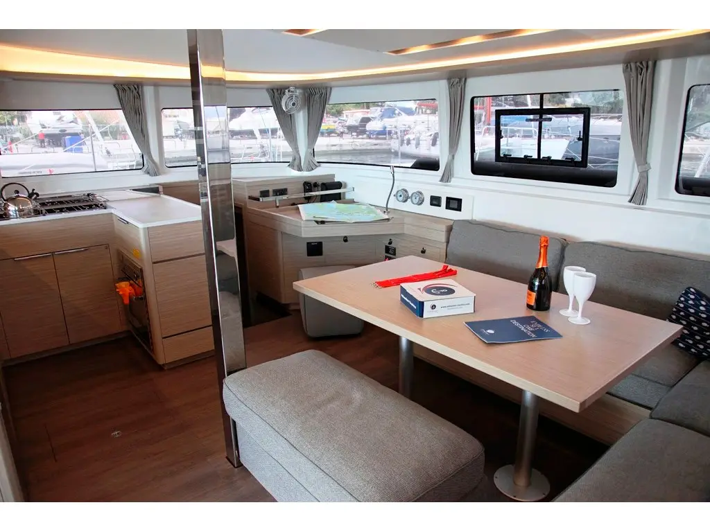 IRIS, Interior image