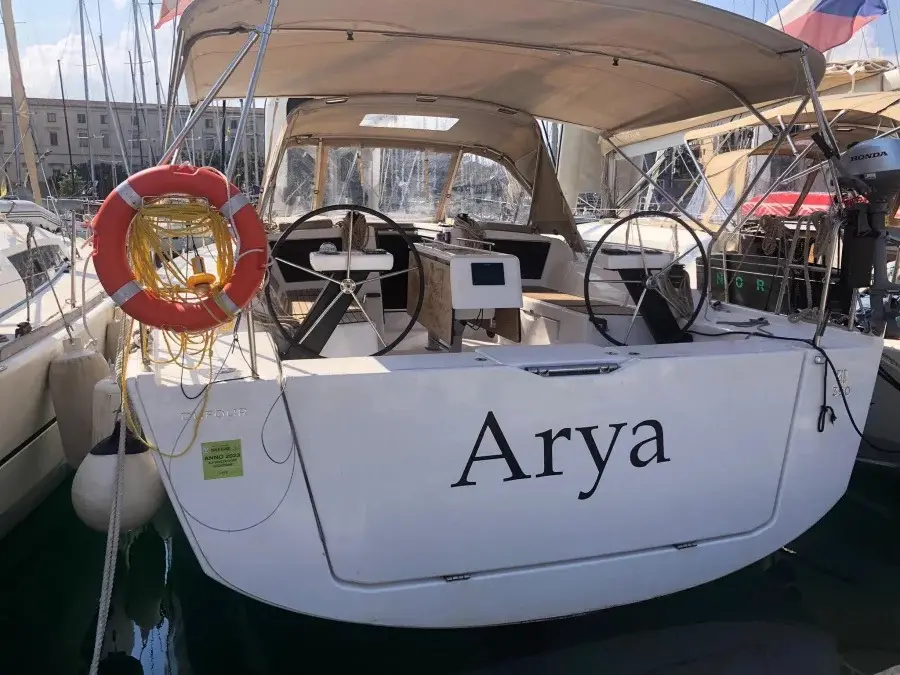 Arya, Dufour 390