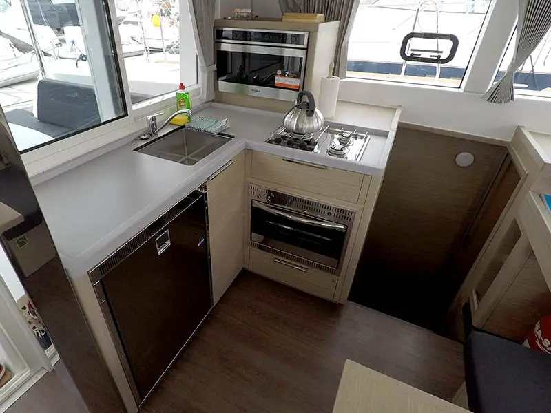 Tom Cat, Lagoon 40