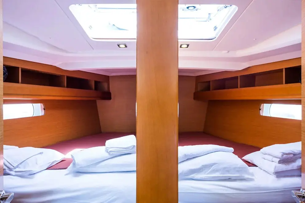 Elektra, Interior image