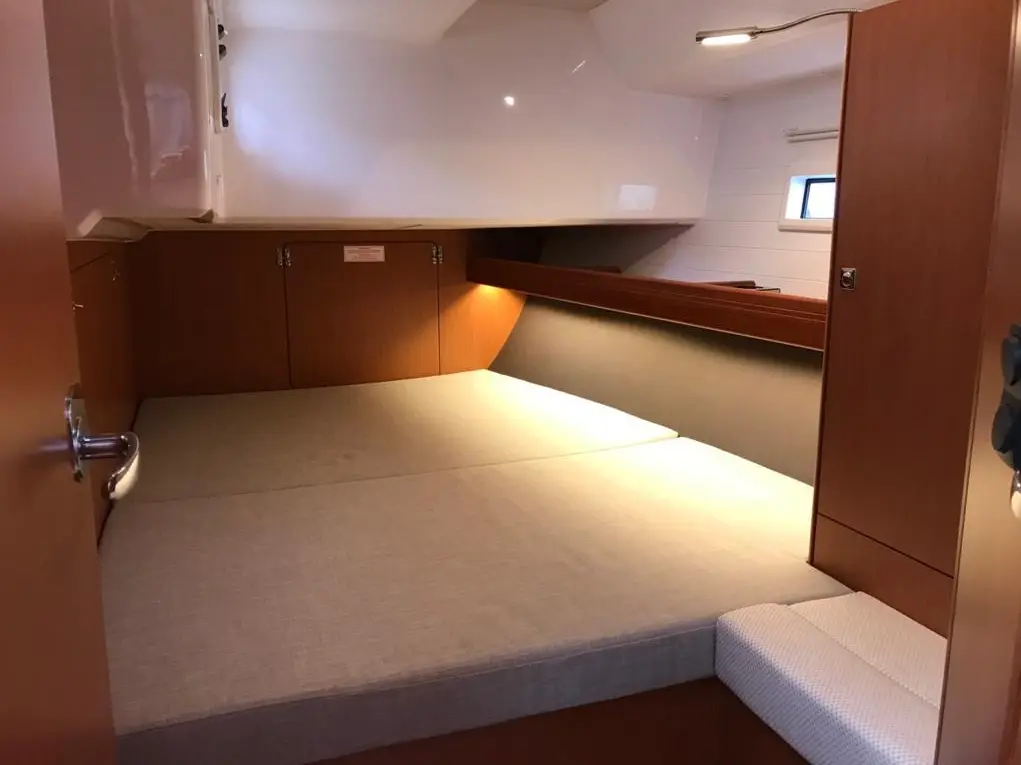 SEA WONDER II, Interior image