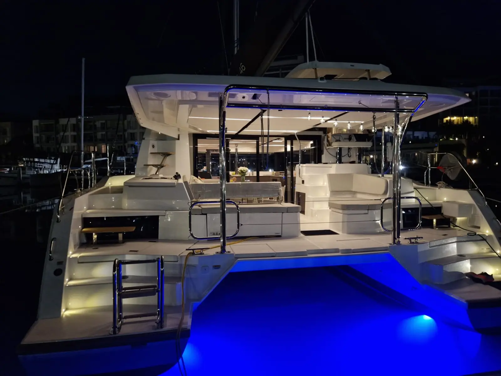 Blue Moon, Leopard 46