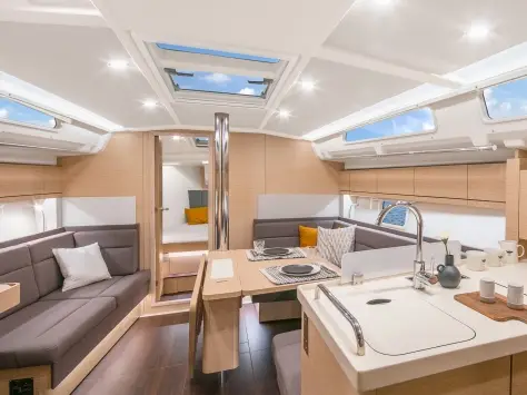 Polynoe, Interior image