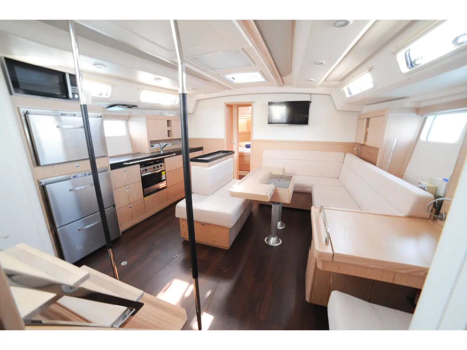 Ariel, Interior image