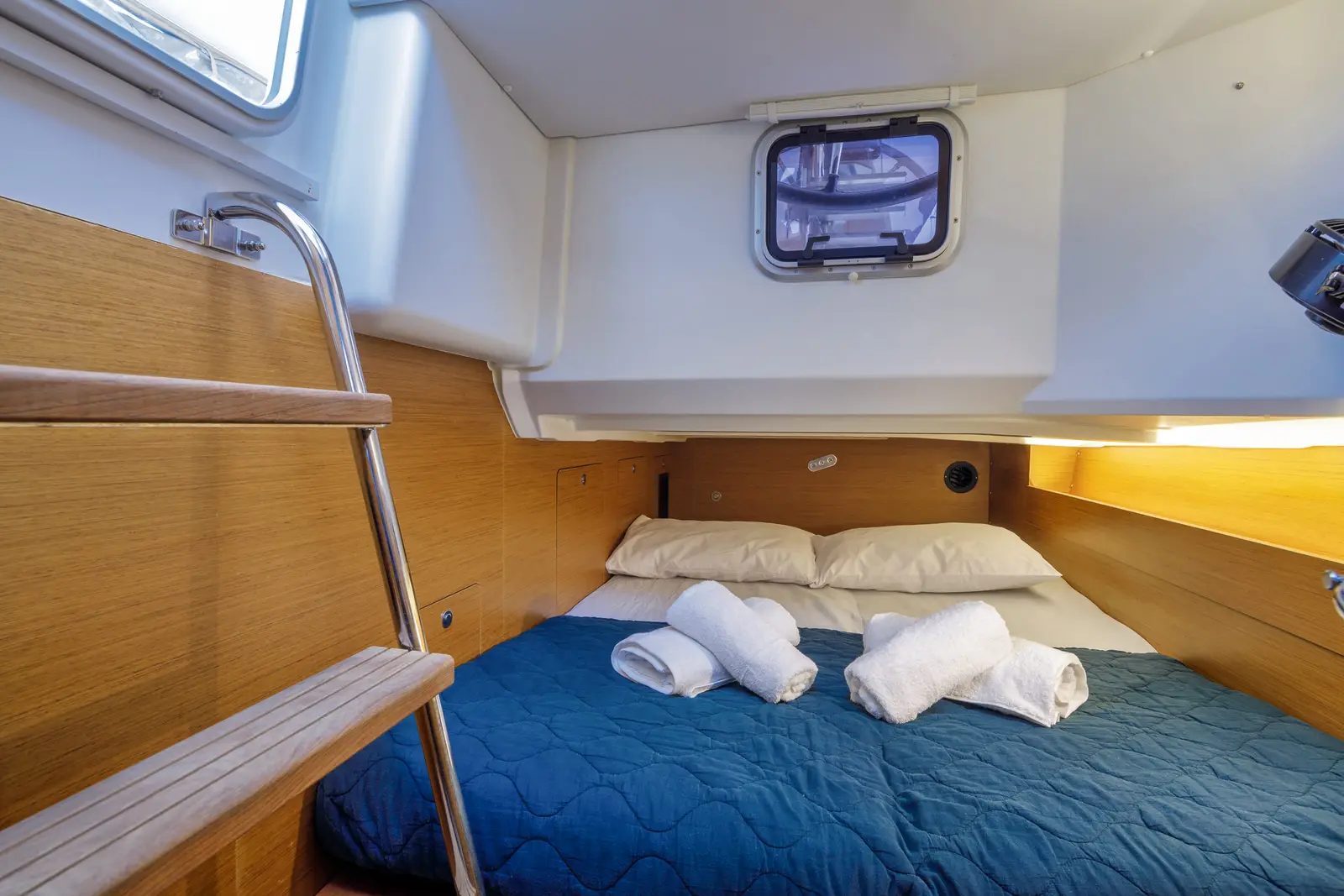 DISCOVERY BLUE, photograph 9