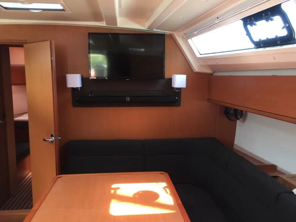 Renee, Interior image