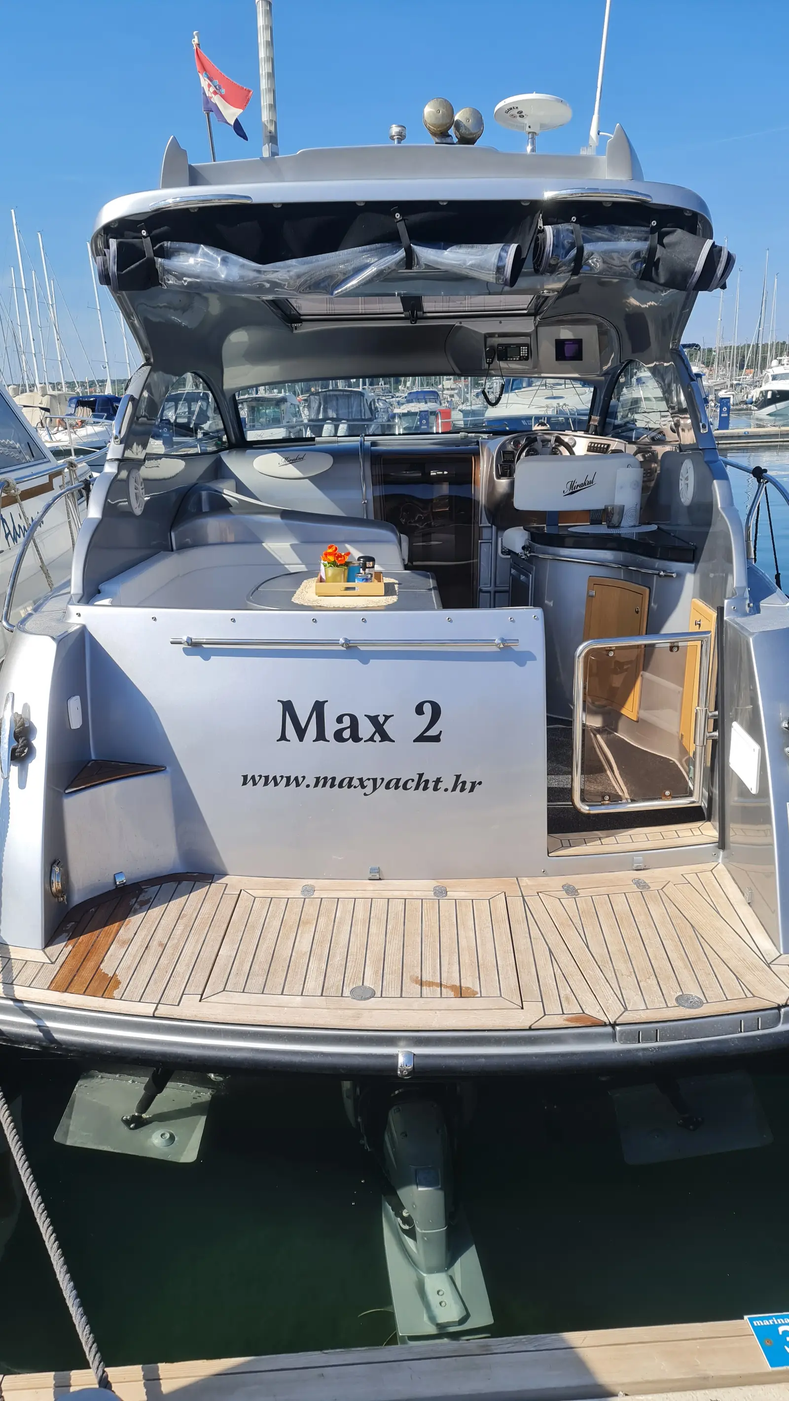 MAX  2, photograph 8