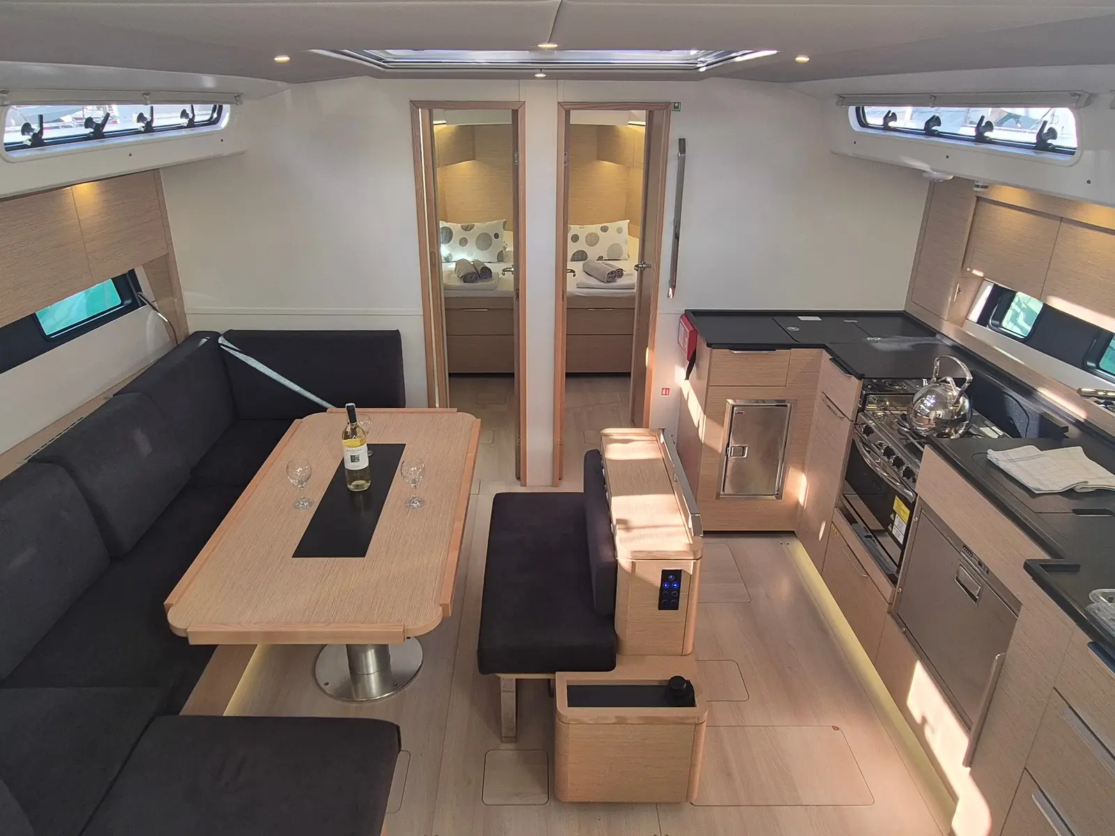 Gemile, Interior image