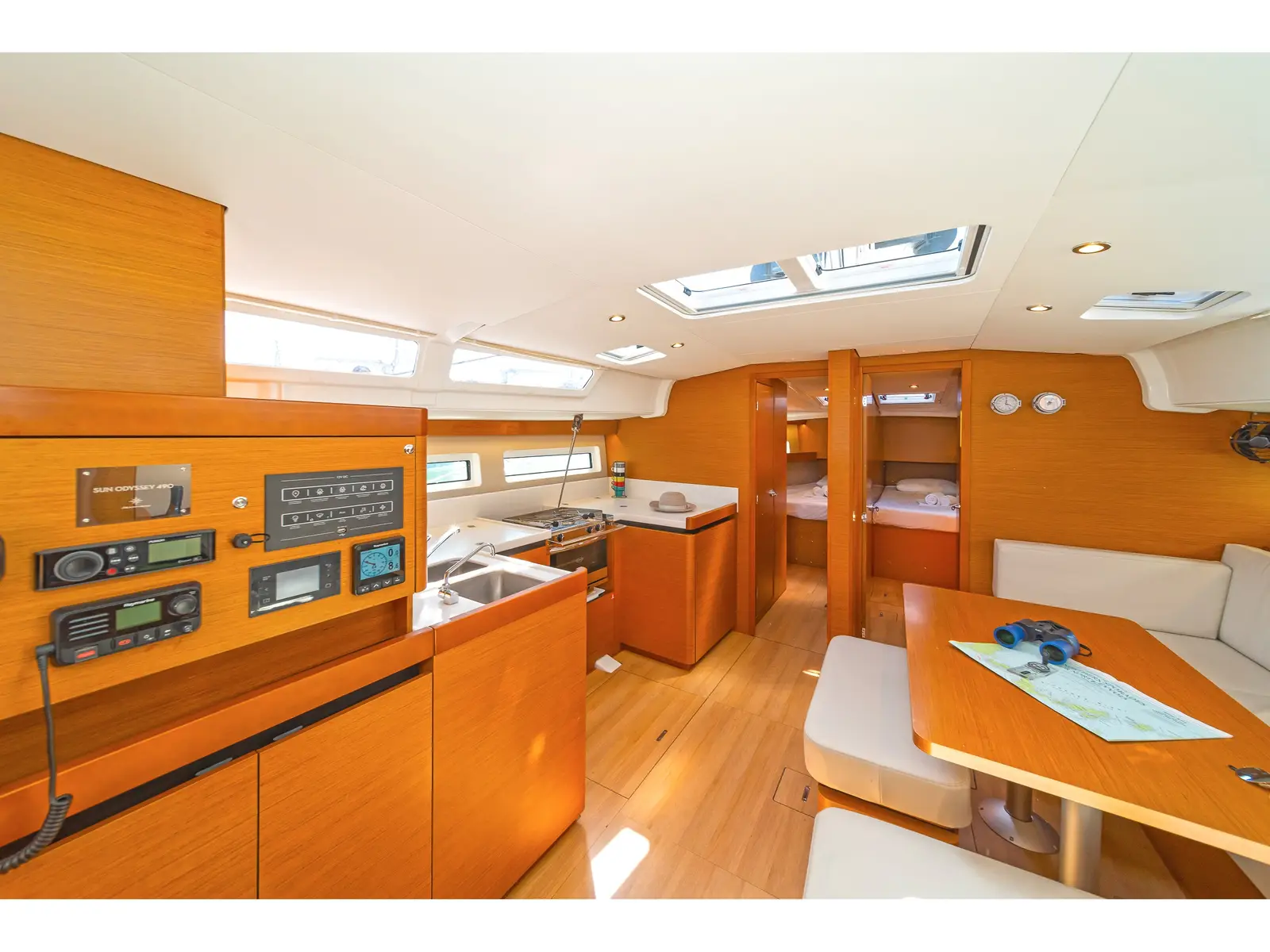 Jeanneau SO 490, Interior image