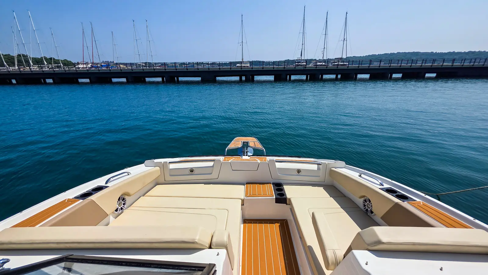 Aquila 32, photograph 5