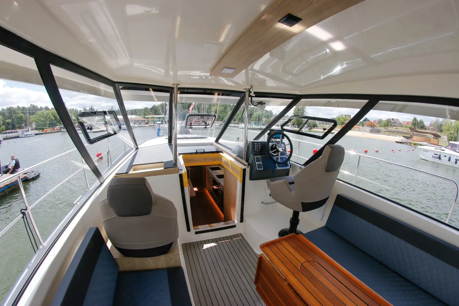 Nautika 1300 Royal, foto 2