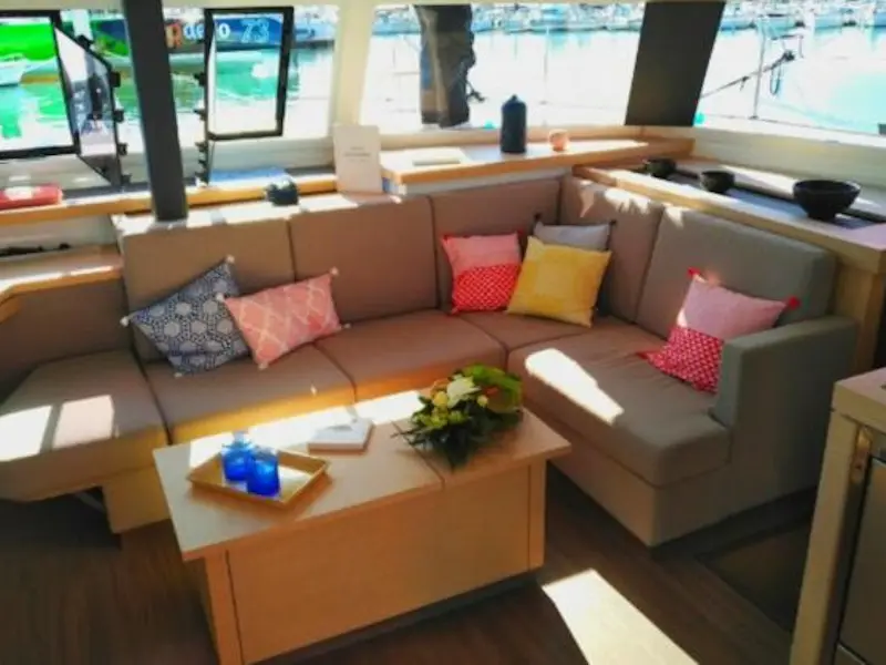 Dorella, Interior image