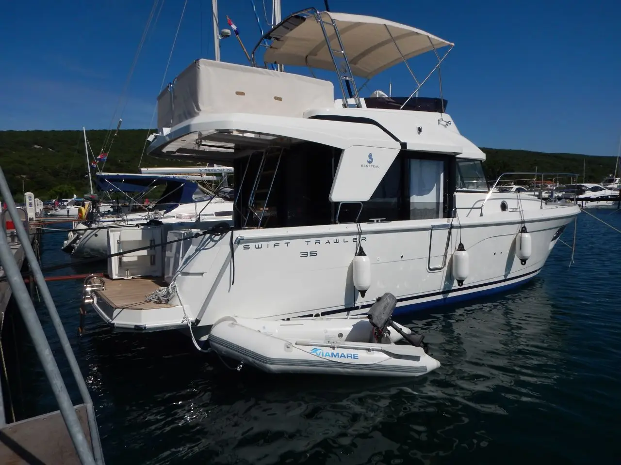 KAYCI, Main image