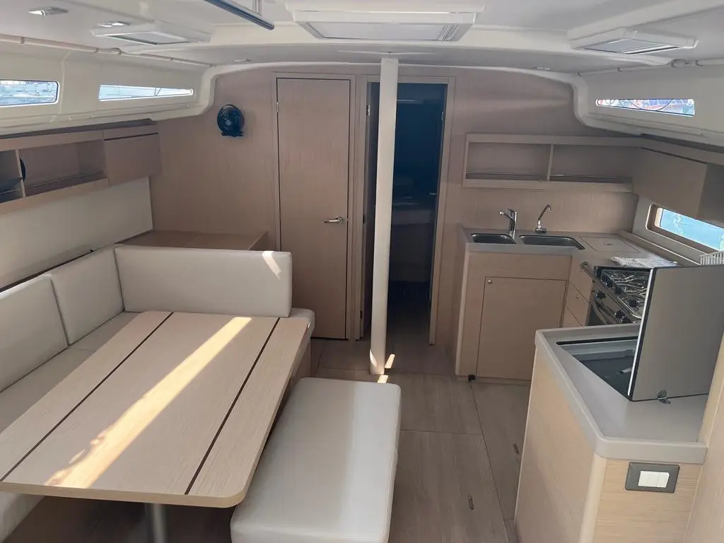 ROSALBA, Interior image
