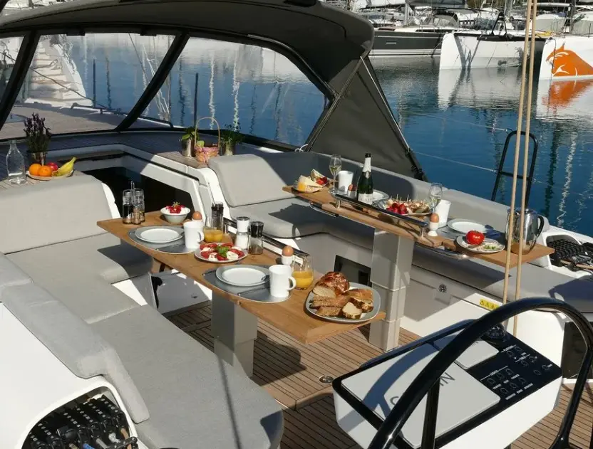 On Y Va - Skippered, photograph 3