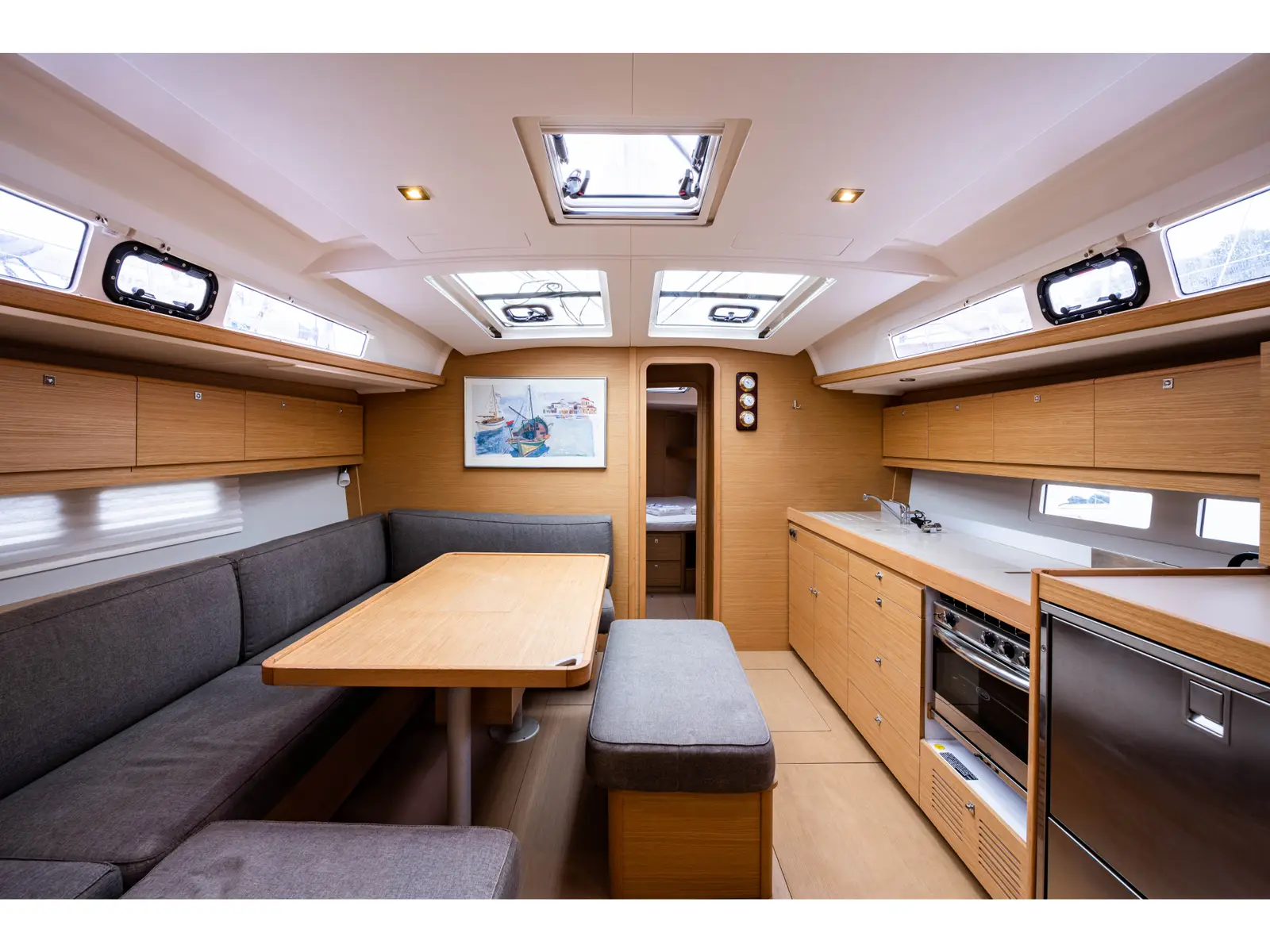 Pulsar, Interior image