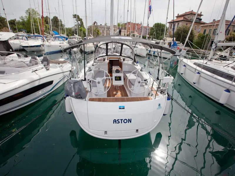 Aston, photograph 4
