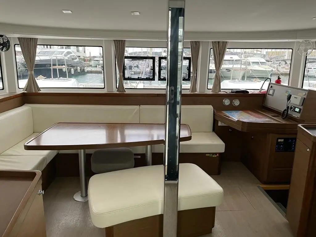 Orion IX, Interior image