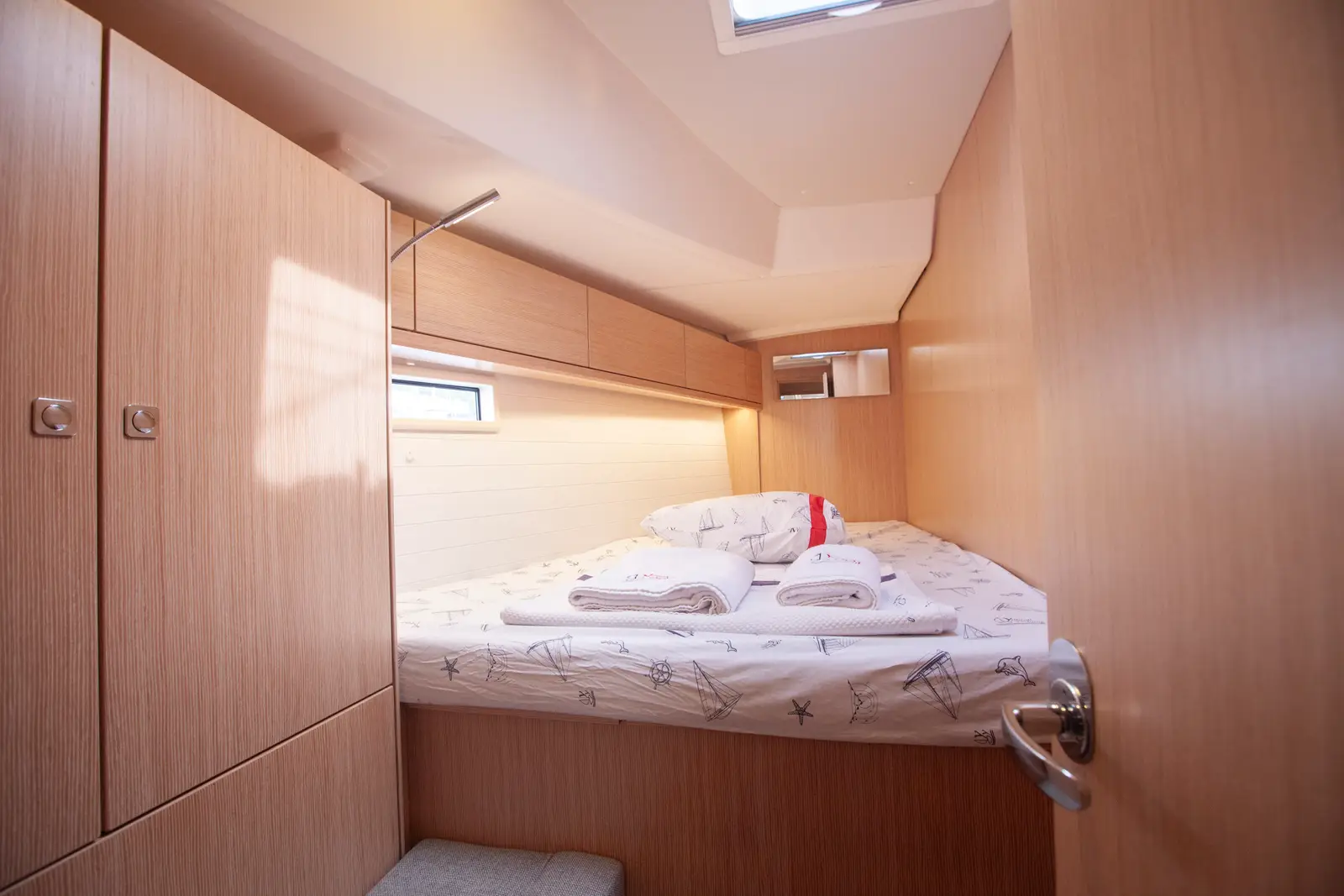 Trex, Front Cabin (port side)