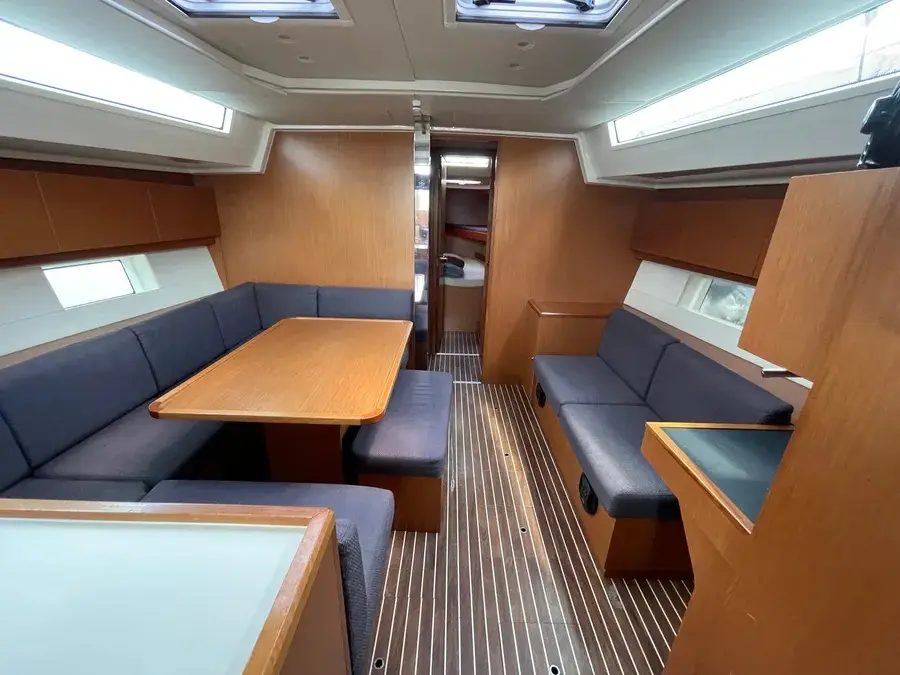 KATRIN, Interior image