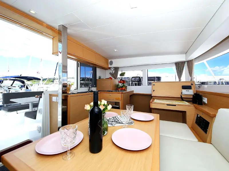 Randy Dandy-O, Interior image