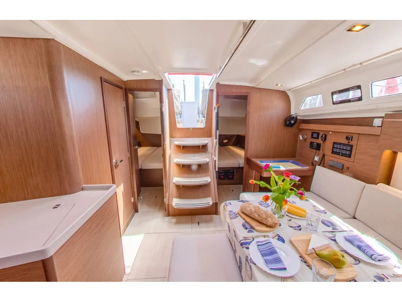 STARLIGHT, Interior image