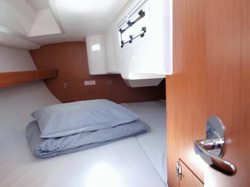 Sea Lion, interior