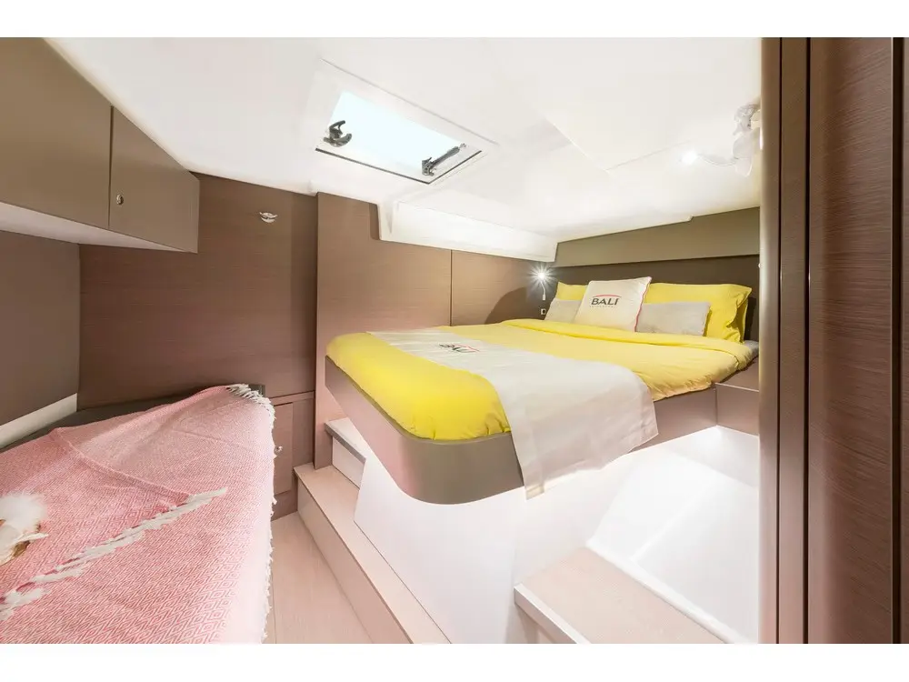 Day Dream, Interior image