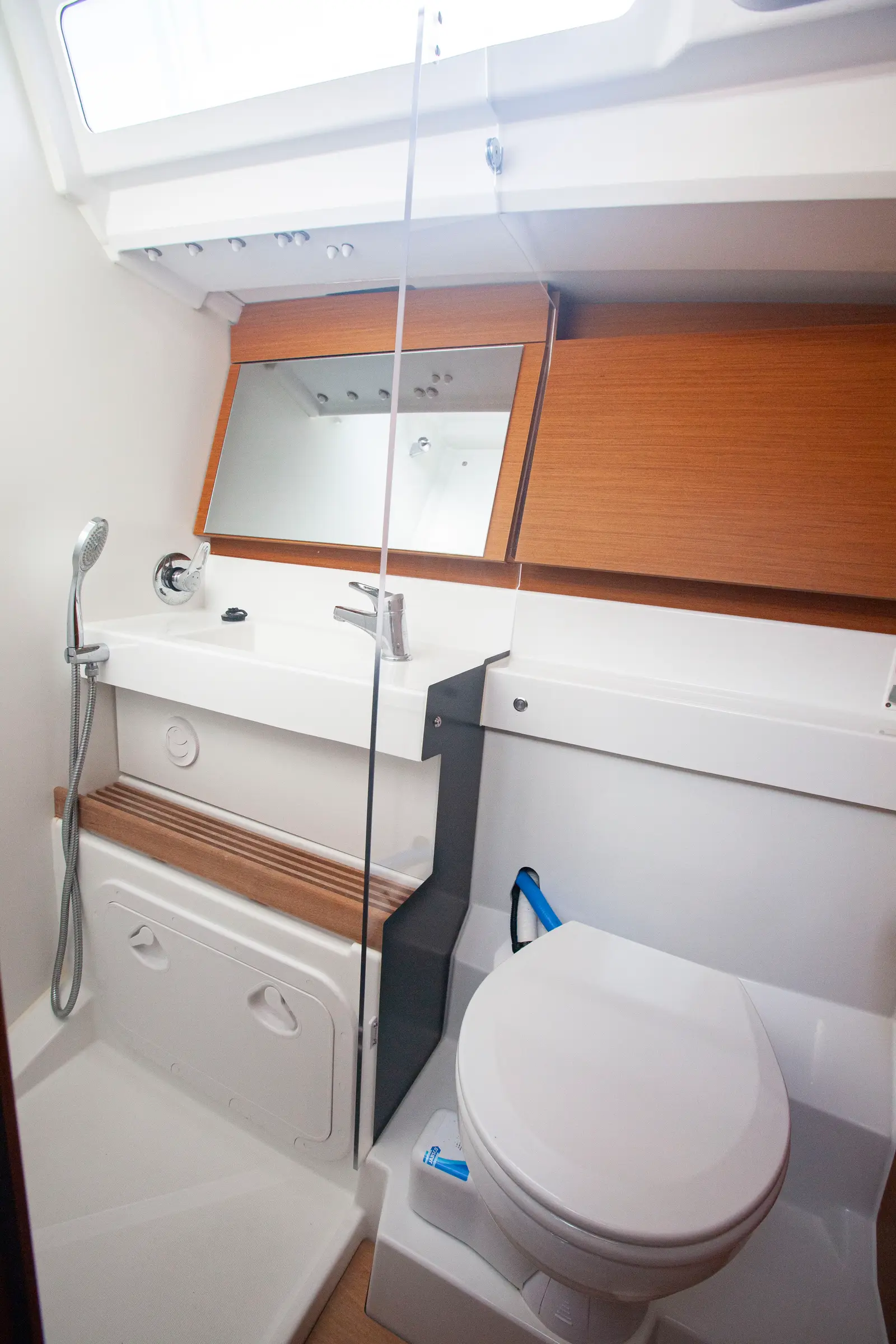 Celtic Breeze, Aft WC