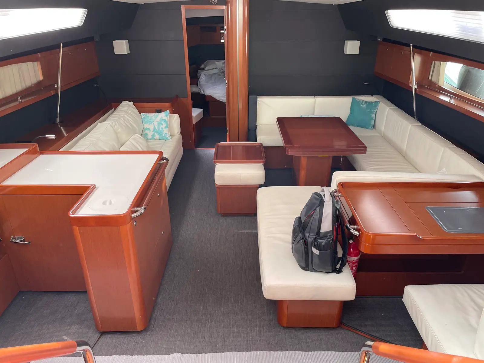 Premium +, Interior image