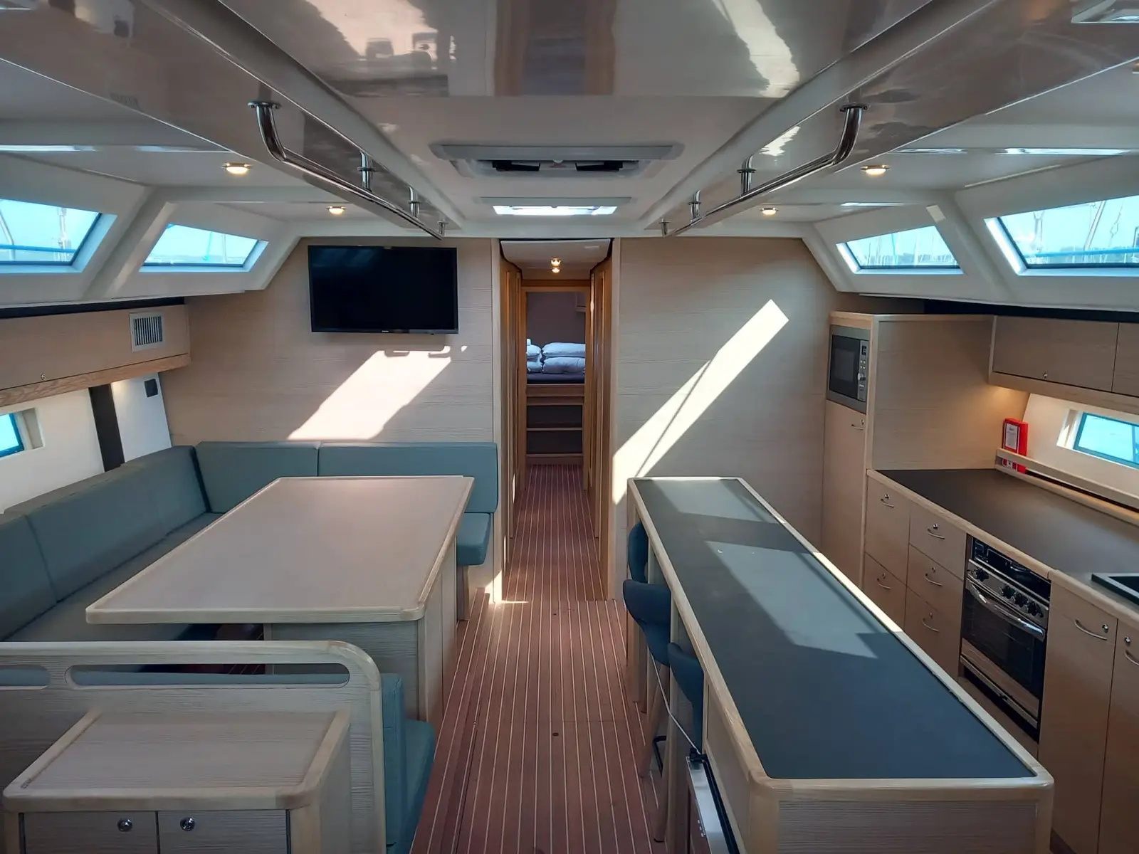 KATHARINA, Interior image