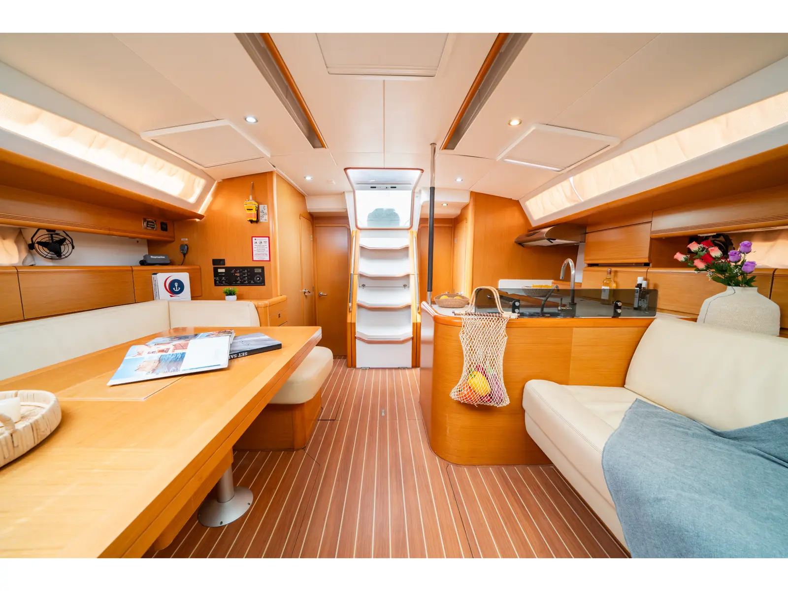 REGINA V, Interior image