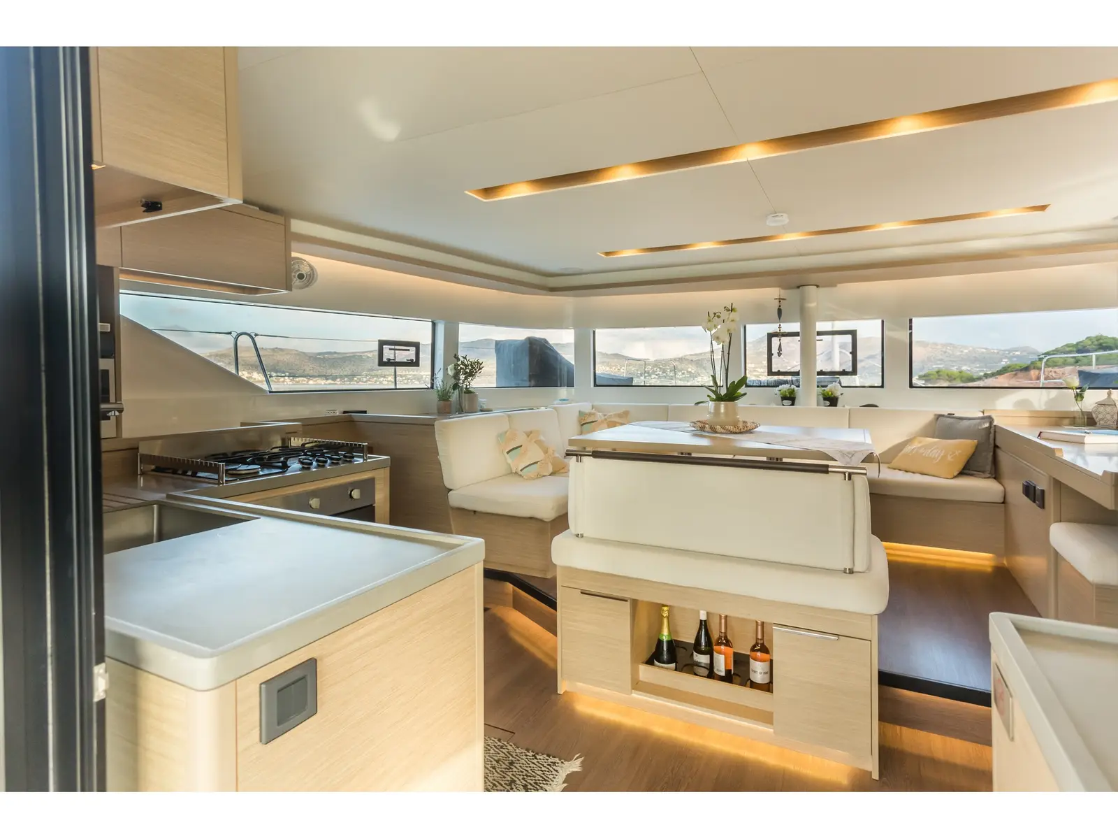 JEWEL, Interior image