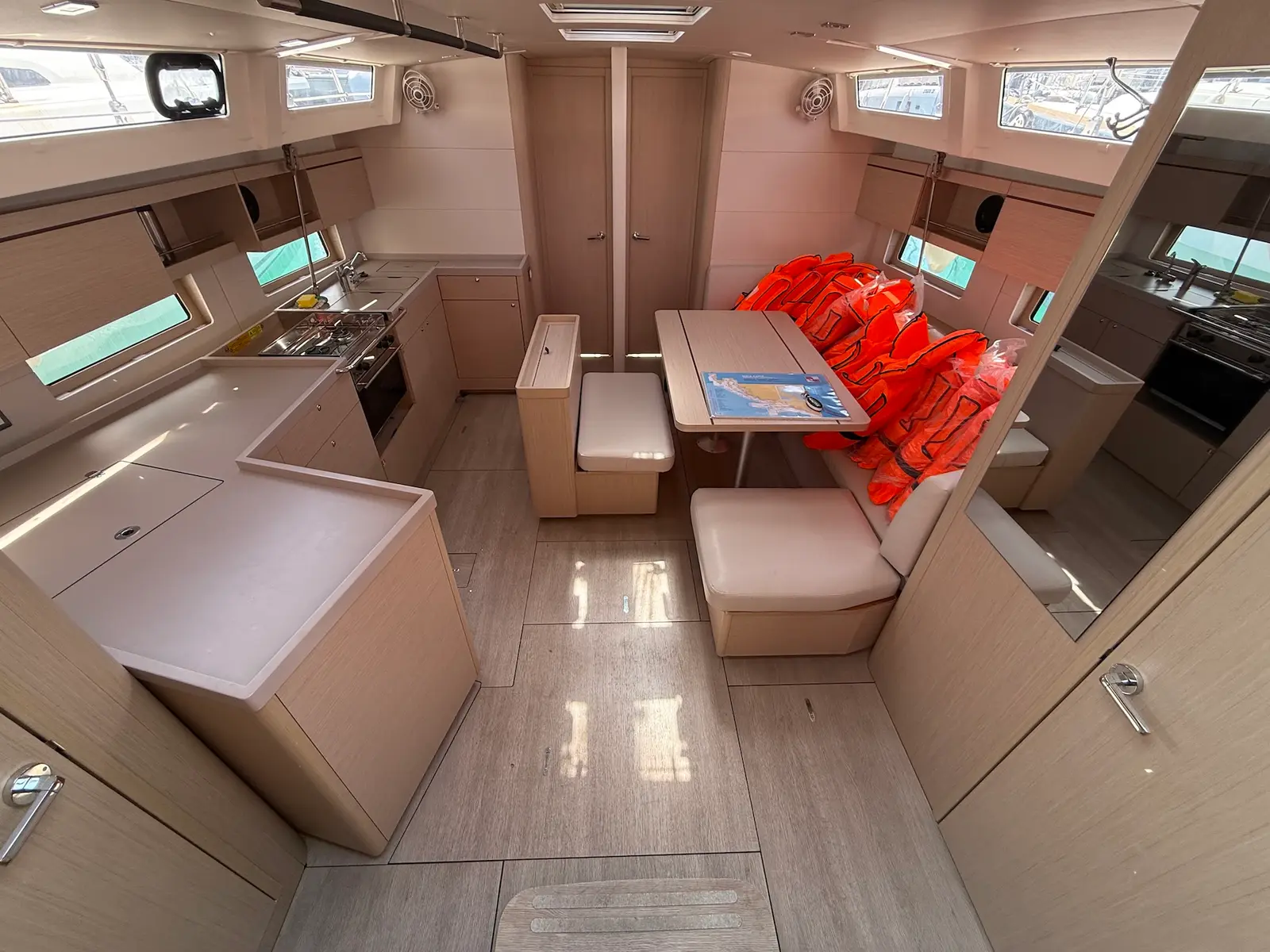 Inmeda, Interior image