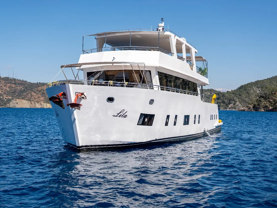 Lila Trawler, Main image