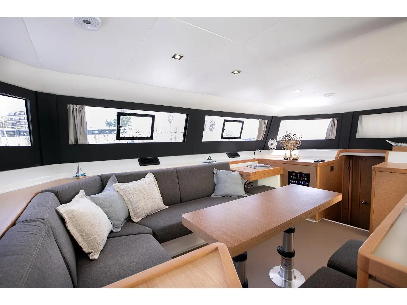 Diva - Skippered, Interior image
