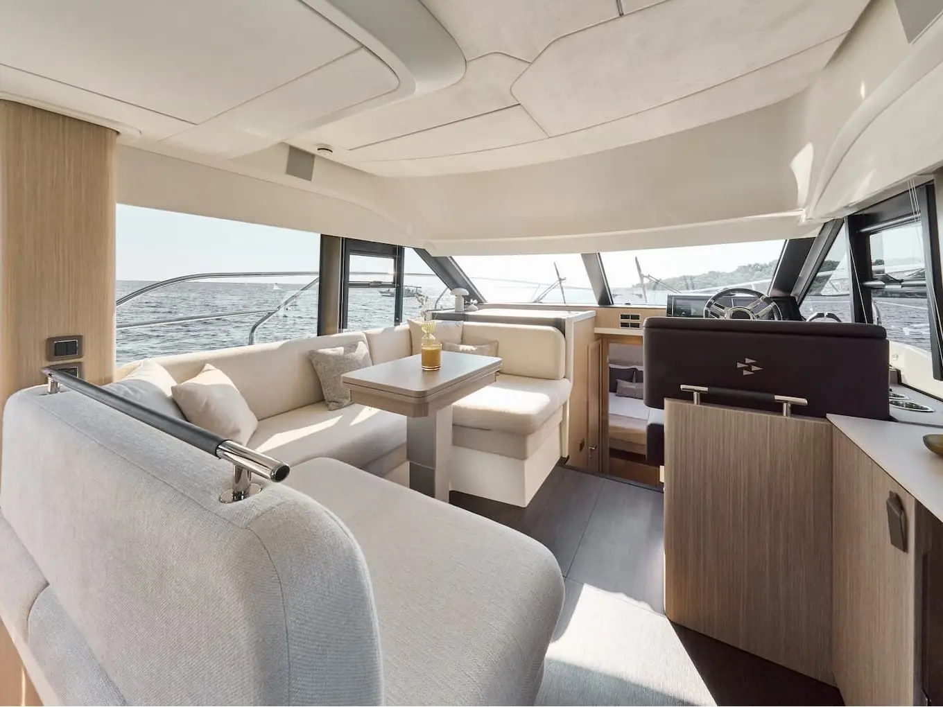 No Stress, Interior image