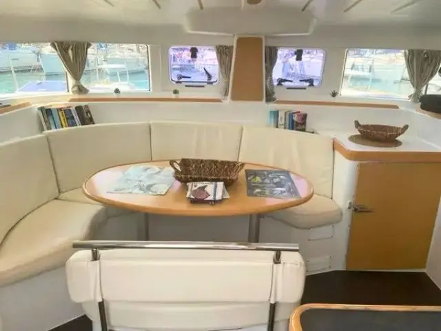 L380-17L, Interior image