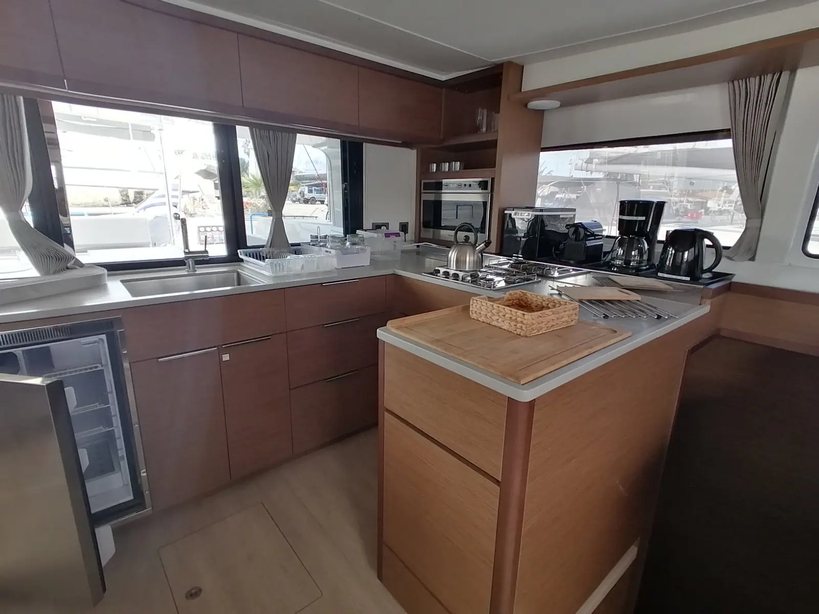 Achilles, Interior image