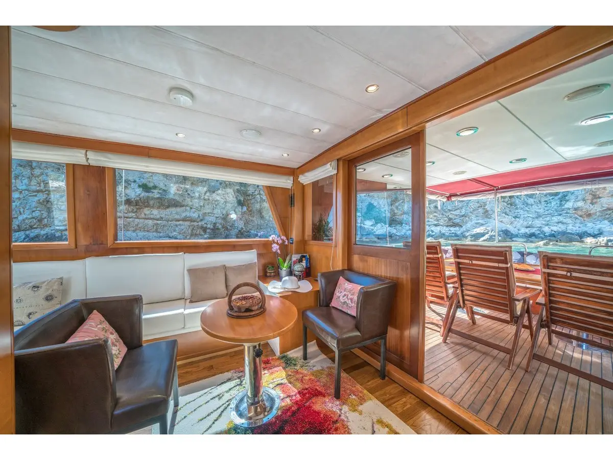ADRIATIC HOLIDAY, Interior image