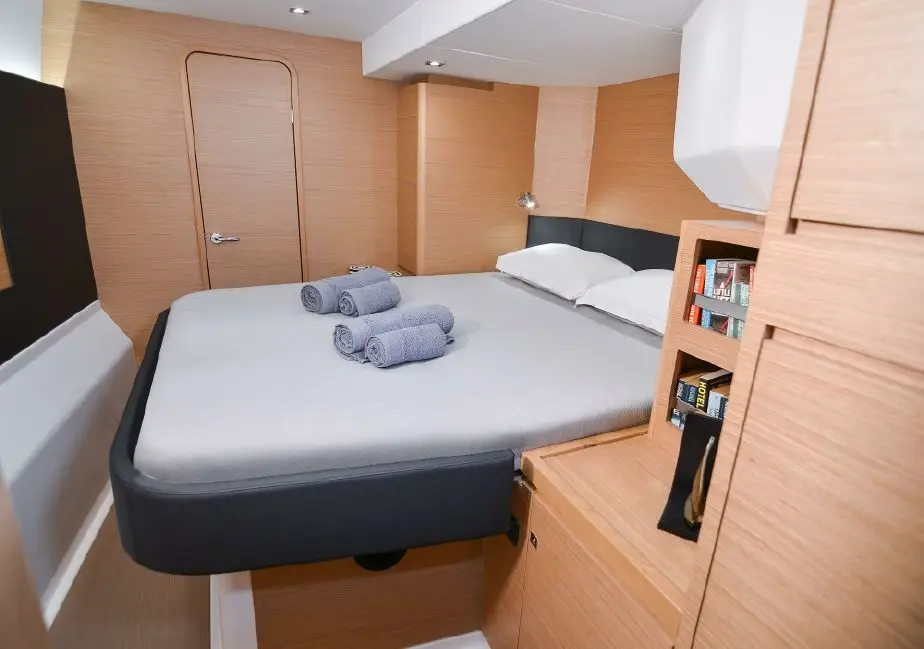 Jovy, Cabin