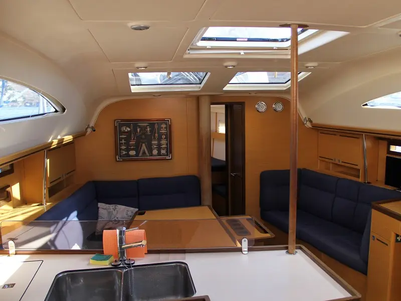 Okea Iris, Interior image